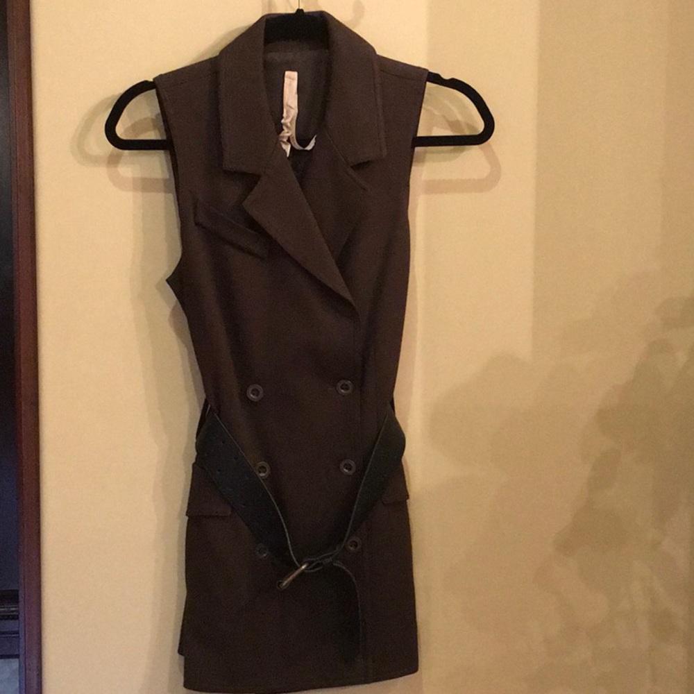 Bailee 44 vest top with brown belt